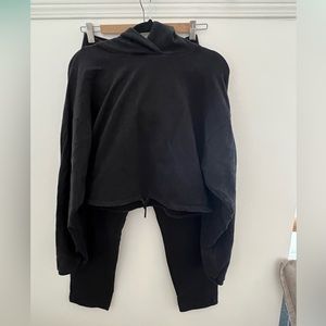 (SET) Babaton cropped sweater + jogger - selling as a set